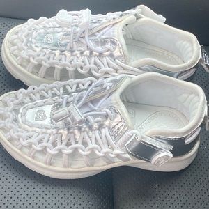 Keen Uneek sandals- 9c